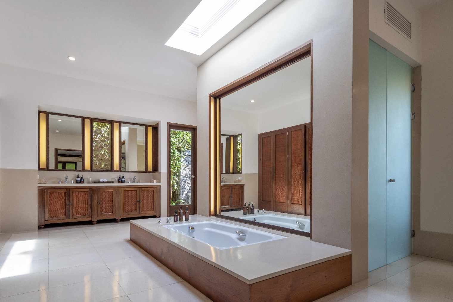 master bathroom bathtub