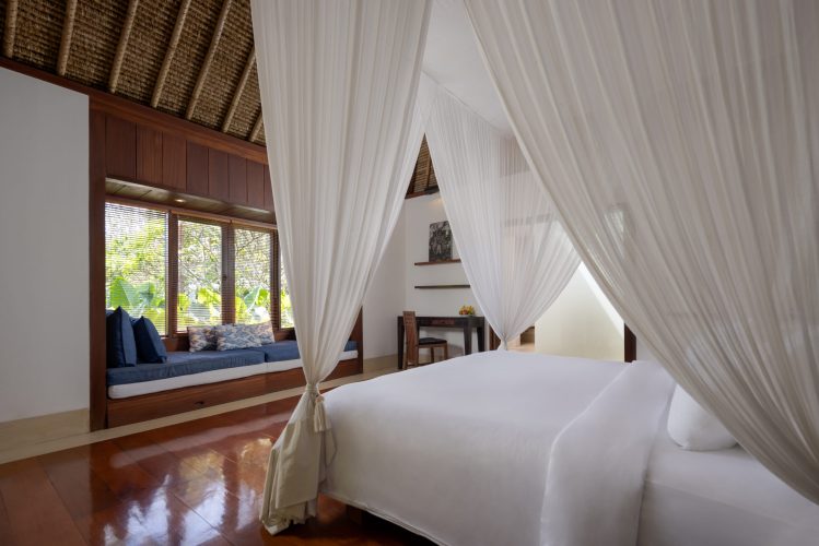 Bedroom 1 with seating area(b)Edit